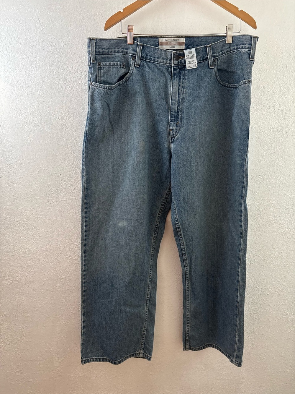 Athentics Signature Levi’s Strauss  men's jeans blue loose fit size  W40 L30